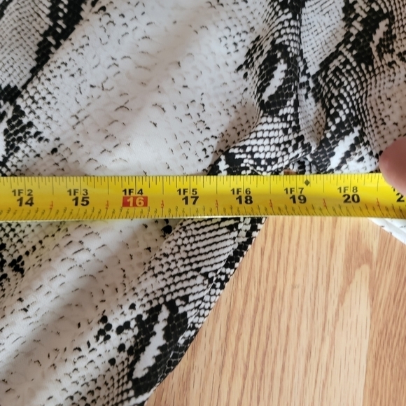 Pretty Little Thing Snakeskin Print Romper 6 - Picture 6 of 11